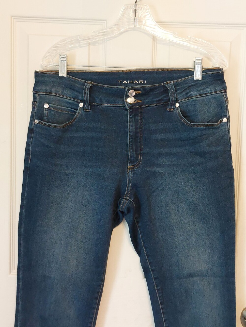 TAHARI Size 12 31 5 Pocket Cropped Jeans - Picture 3 of 7